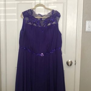 Beautiful sequin detailed formal gown